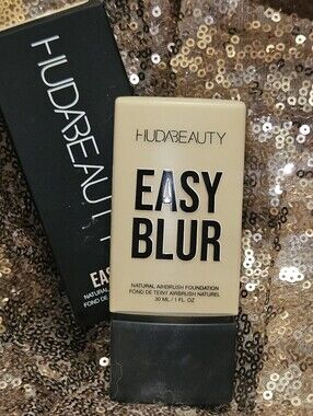 HUDA BEAUTY Easy Blur Natural Airbrush Foundation